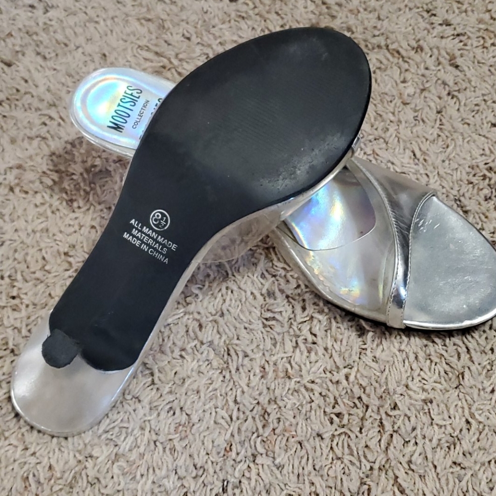 Silver heels - Picture 2 of 3